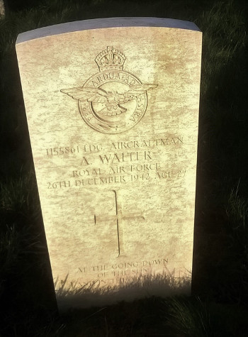 Alec Walter's CWGC Headstone St Pancras Churchyard Widecombe (Photo David Ashman)
